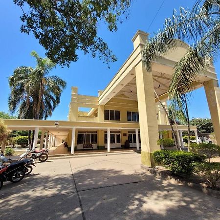 Hotel Portico Norte Tartagal エクステリア 写真