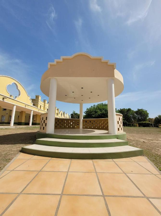 Hotel Portico Norte Tartagal エクステリア 写真